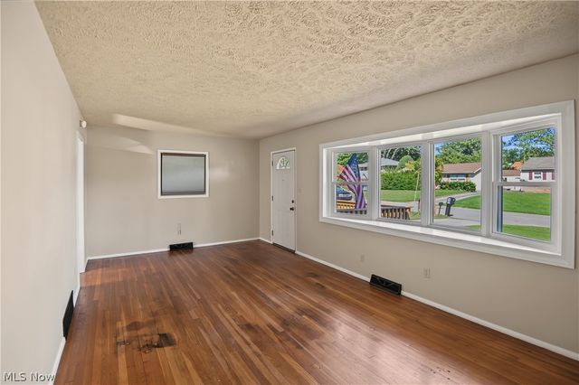 4066 Jeanette Drive SE, Warren, OH 44484
