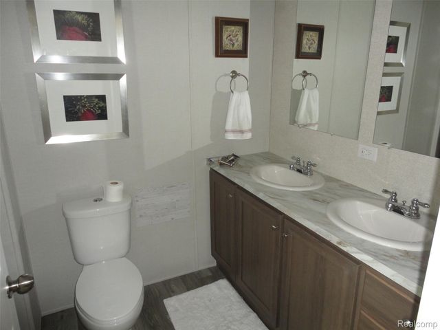 21 Saint Andrews, Bedford Township, MI 48182