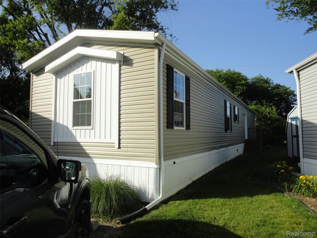 21 Saint Andrews, Bedford Township, MI 48182