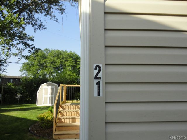 21 Saint Andrews, Bedford Township, MI 48182