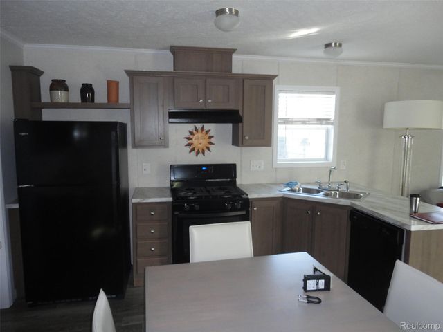 21 Saint Andrews, Bedford Township, MI 48182