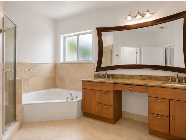 10916 NW 58th Terrace, Doral, FL 33178