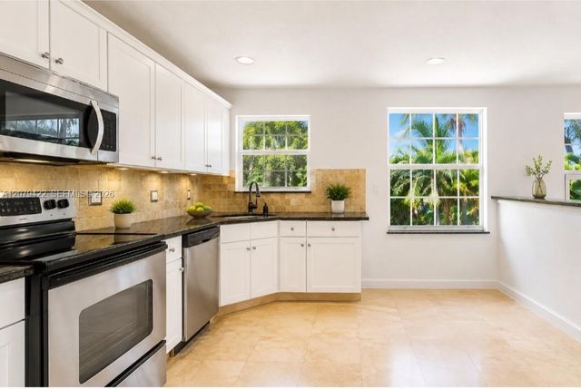 10916 NW 58th Terrace, Doral, FL 33178