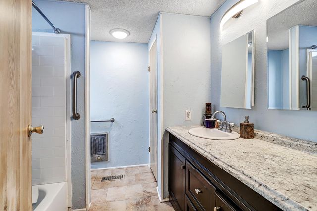 7118 Remington Drive NE, Albuquerque, NM 87109