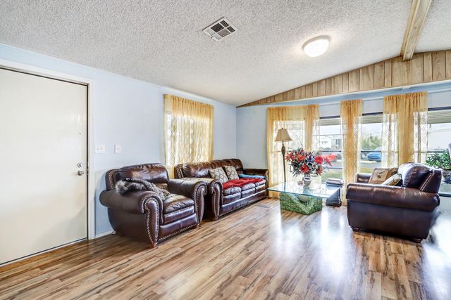 7118 Remington Drive NE, Albuquerque, NM 87109