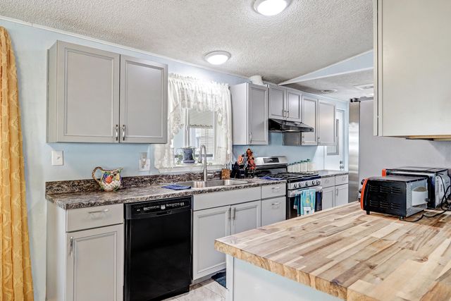 7118 Remington Drive NE, Albuquerque, NM 87109