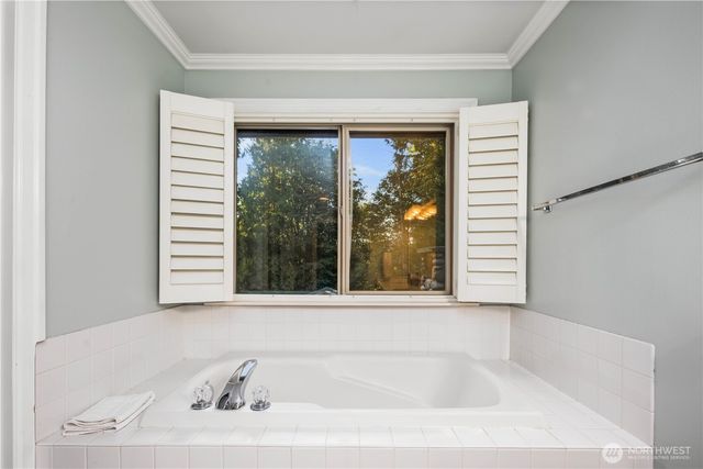 16502 NE 180th Place, Woodinville, WA 98072