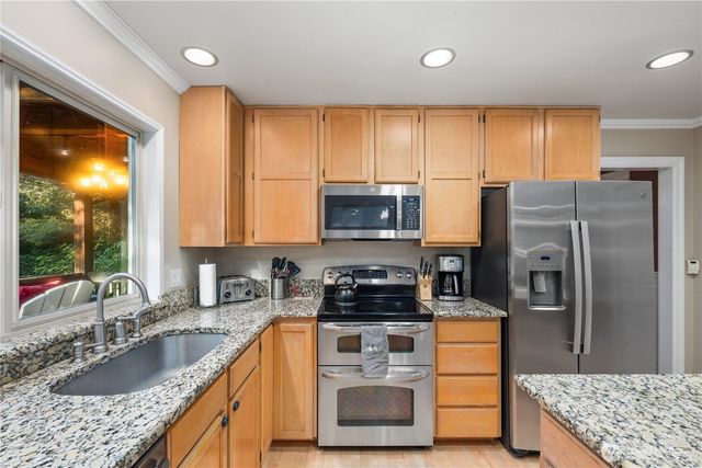 16502 NE 180th Place, Woodinville, WA 98072