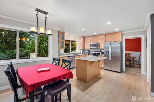 16502 NE 180th Place, Woodinville, WA 98072