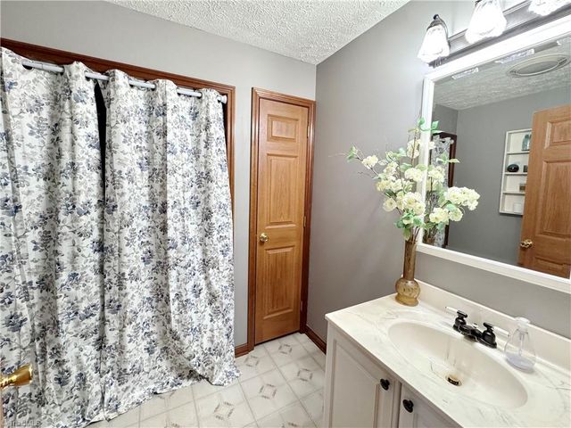 4003 Daisy Drive, Hamptonville, NC 27020