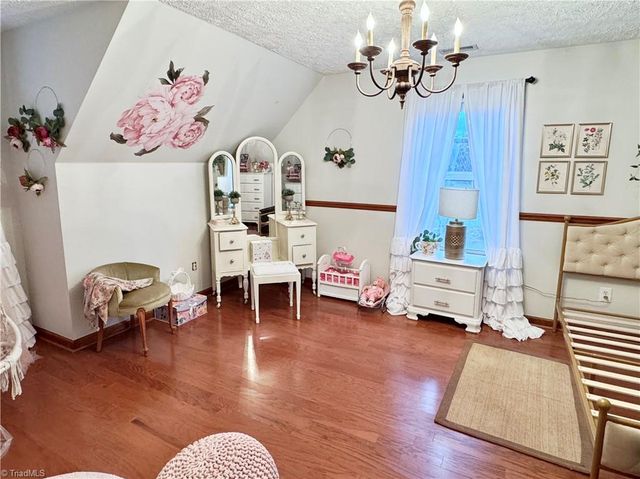 4003 Daisy Drive, Hamptonville, NC 27020