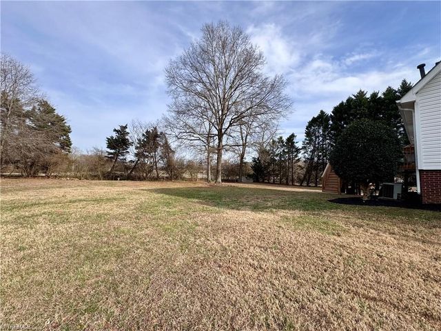 4003 Daisy Drive, Hamptonville, NC 27020