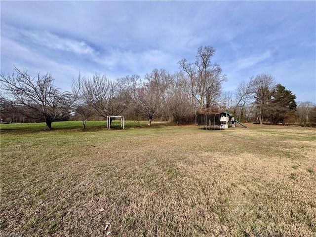 4003 Daisy Drive, Hamptonville, NC 27020