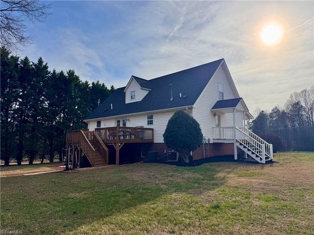 4003 Daisy Drive, Hamptonville, NC 27020