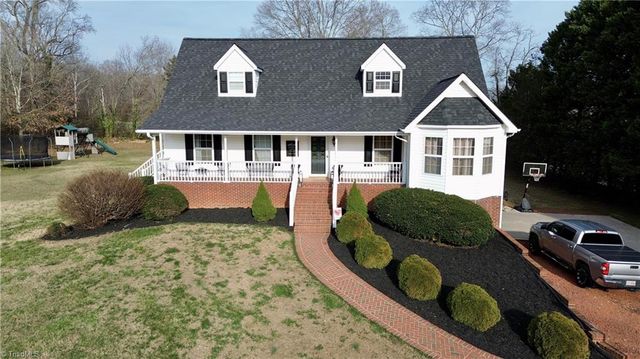 4003 Daisy Drive, Hamptonville, NC 27020