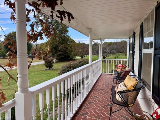 4003 Daisy Drive, Hamptonville, NC 27020