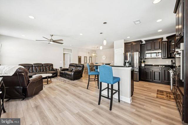 31 RAVENNA DR, West Berlin, NJ 08091