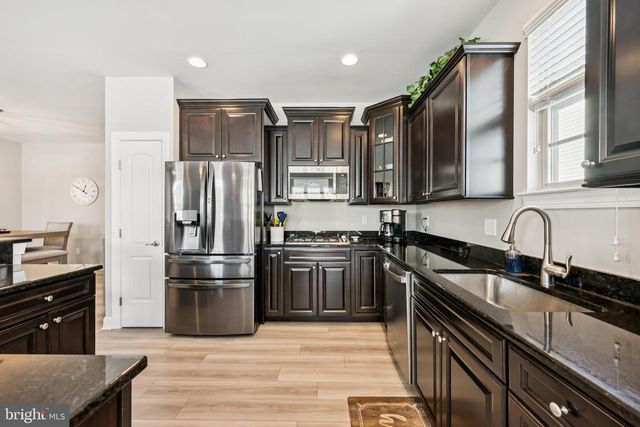 31 RAVENNA DR, West Berlin, NJ 08091