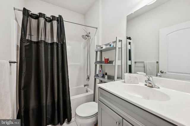 31 RAVENNA DR, West Berlin, NJ 08091