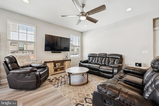 31 RAVENNA DR, West Berlin, NJ 08091