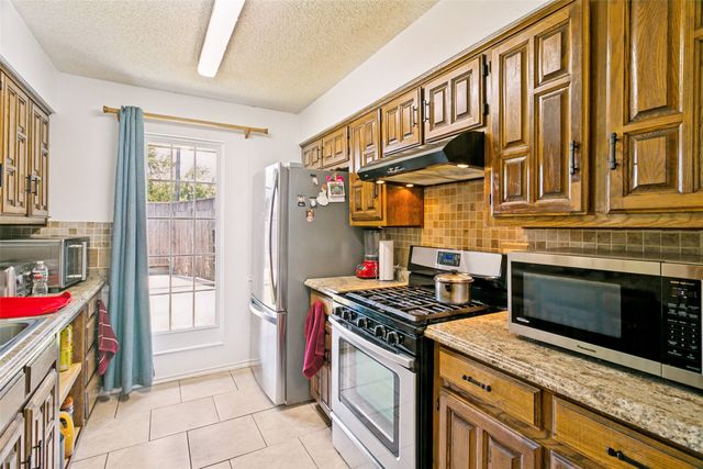 1032 Cherrywood Lane, Carrollton, TX 75006