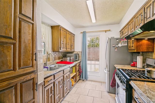 1032 Cherrywood Lane, Carrollton, TX 75006
