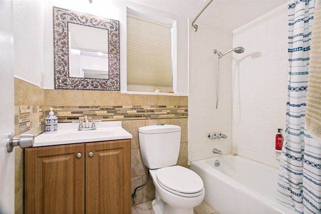 1032 Cherrywood Lane, Carrollton, TX 75006