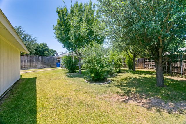 1032 Cherrywood Lane, Carrollton, TX 75006