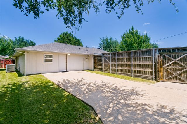 1032 Cherrywood Lane, Carrollton, TX 75006