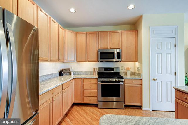 327 ROCKMEADE DR, Wilmington, DE 19810