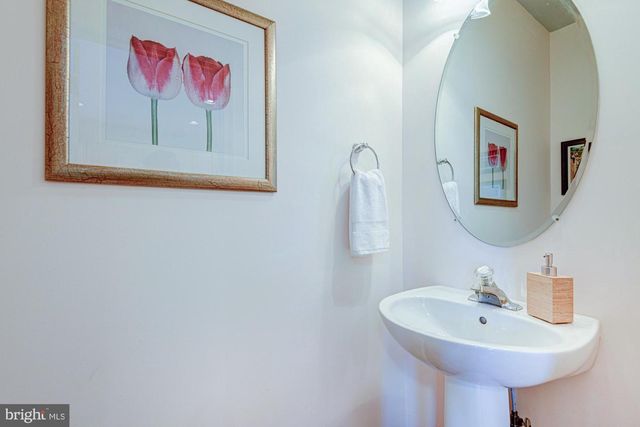 327 ROCKMEADE DR, Wilmington, DE 19810