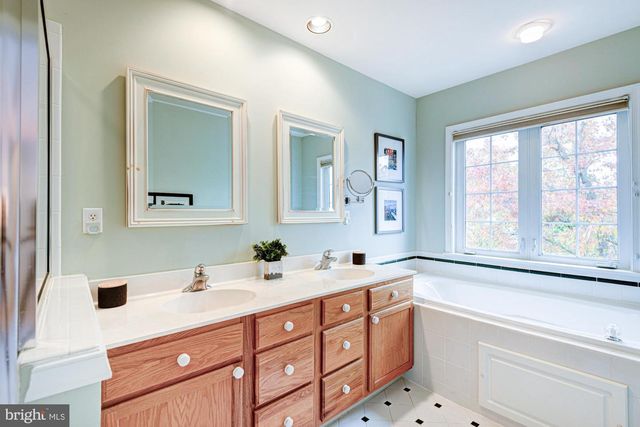 327 ROCKMEADE DR, Wilmington, DE 19810