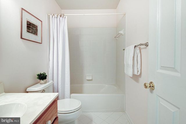 327 ROCKMEADE DR, Wilmington, DE 19810