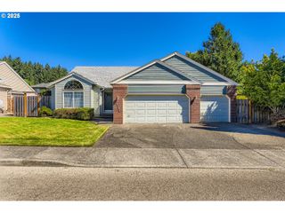 1552 Ne 19TH Loop, Canby, OR 97013