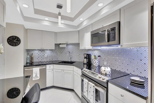 2000 Presidential Way Ph5, West Palm Beach, FL 33401
