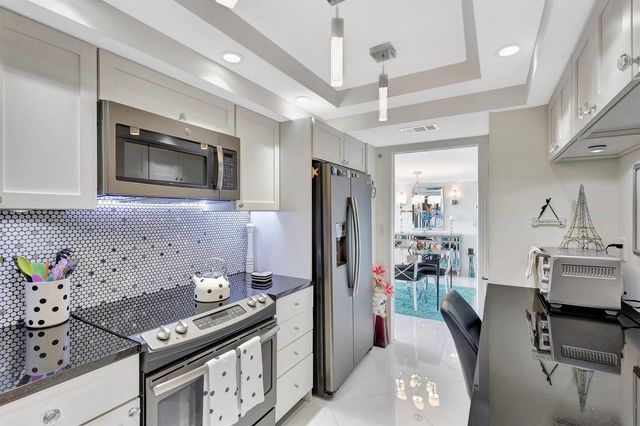 2000 Presidential Way Ph5, West Palm Beach, FL 33401