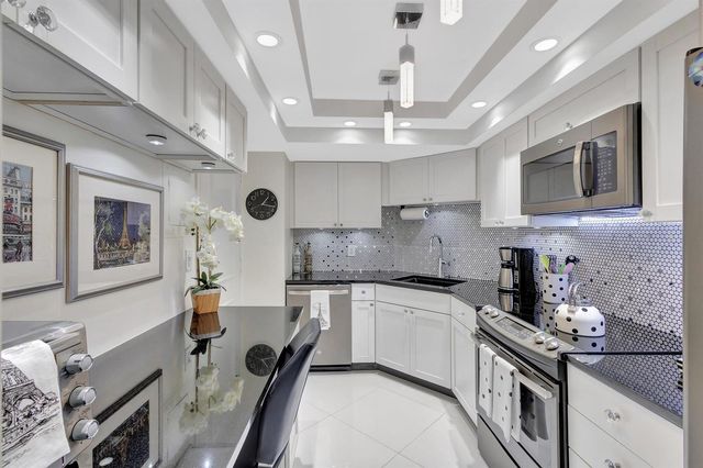 2000 Presidential Way Ph5, West Palm Beach, FL 33401