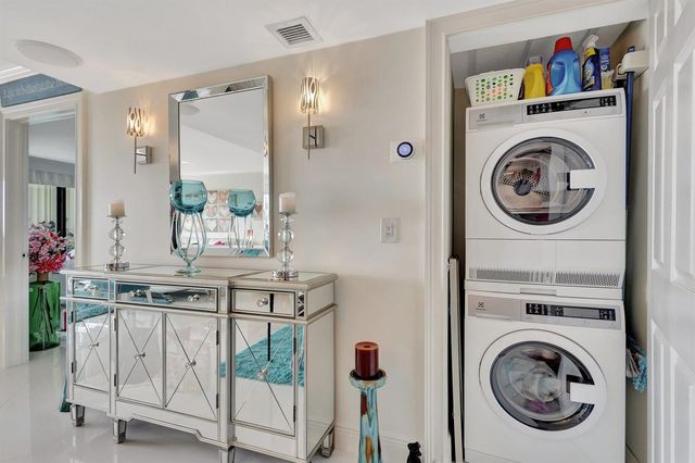 2000 Presidential Way Ph5, West Palm Beach, FL 33401