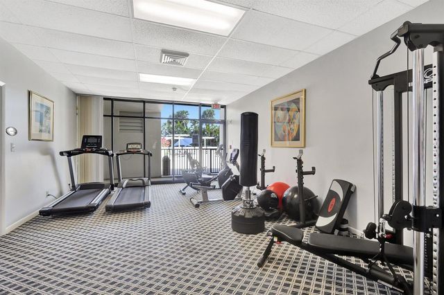 2000 Presidential Way Ph5, West Palm Beach, FL 33401
