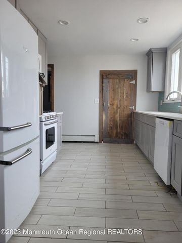 16 Cornwall Street, Highlands, NJ 07732