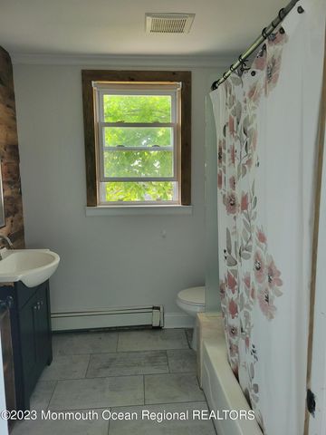 16 Cornwall Street, Highlands, NJ 07732