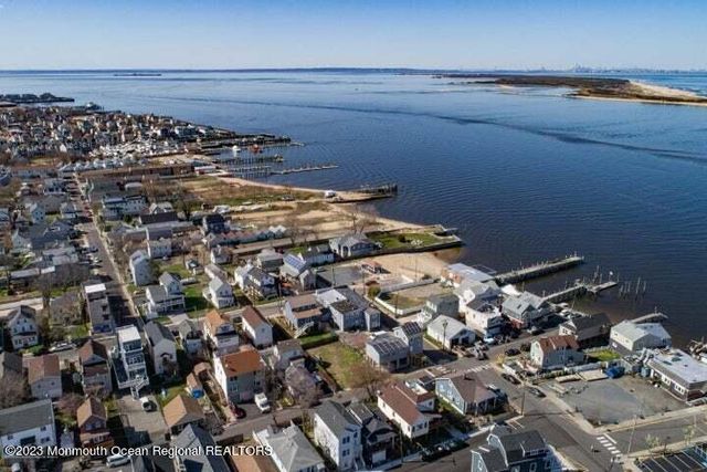 16 Cornwall Street, Highlands, NJ 07732