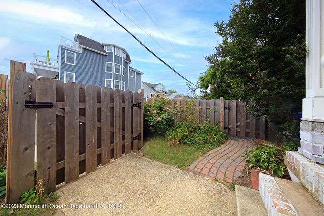 16 Cornwall Street, Highlands, NJ 07732