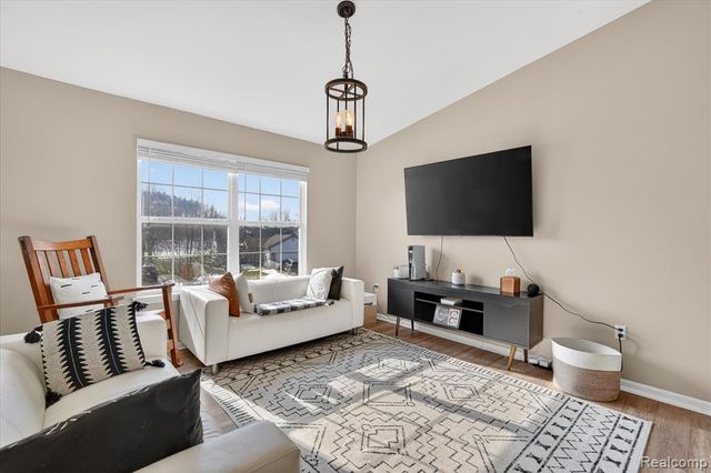 1035 Parkview Street, Fenton, MI 48430