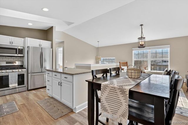 1035 Parkview Street, Fenton, MI 48430