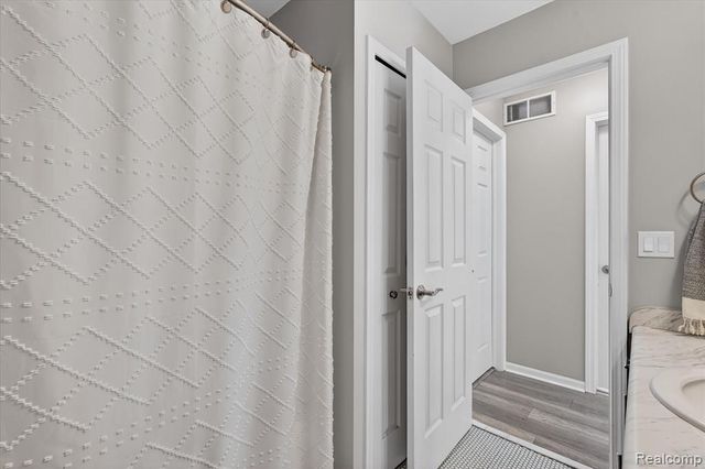 1035 Parkview Street, Fenton, MI 48430