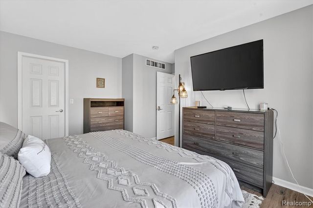 1035 Parkview Street, Fenton, MI 48430