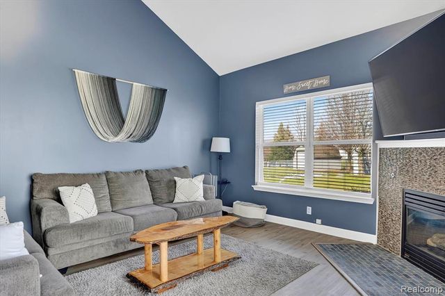 1035 Parkview Street, Fenton, MI 48430