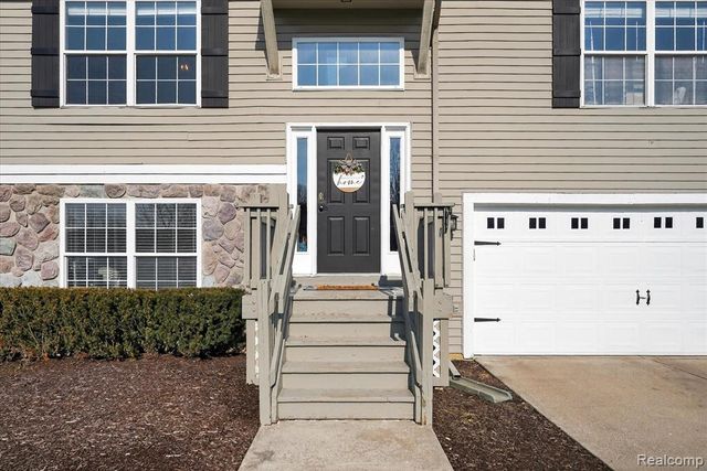 1035 Parkview Street, Fenton, MI 48430