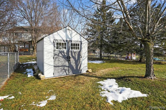 1035 Parkview Street, Fenton, MI 48430